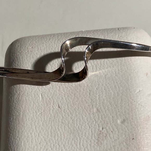 Unk Jewelry - Lovely double wave sterling silver bracelet